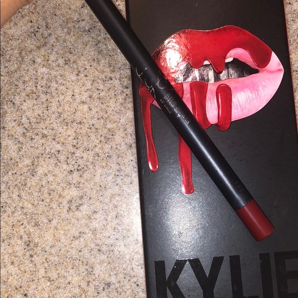 Kylie Jenner Mary Jo K lip kit!! - Picture 2 of 7